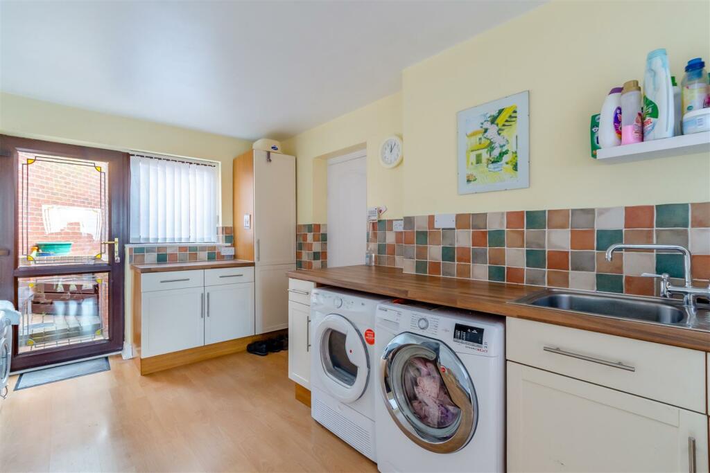 8589187-interior07.jpg