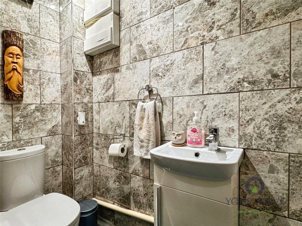 Cloakroom/Wc