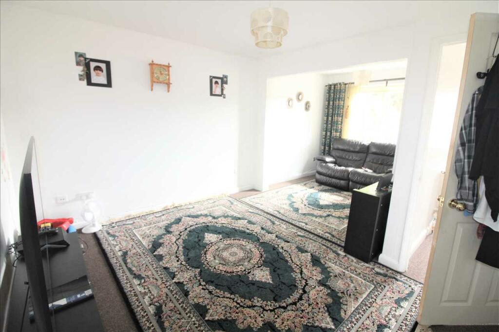 LOUNGE 18'8" x