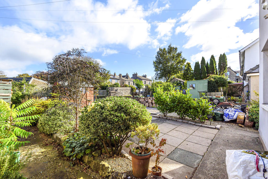 Rear Patio Garden