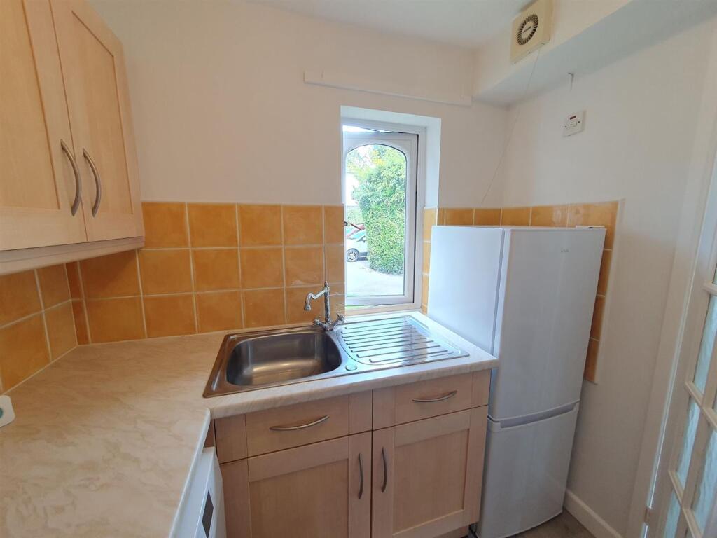 Kitchen to window.jpg