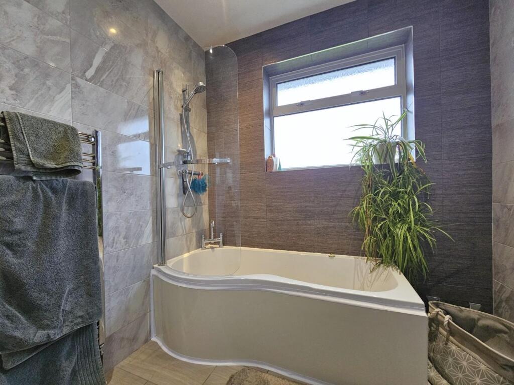 Bathroom 2.jpg