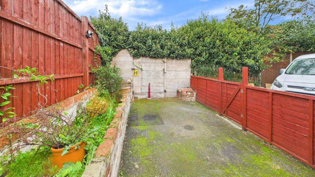 CAM02351G0-PR0084-STILL027