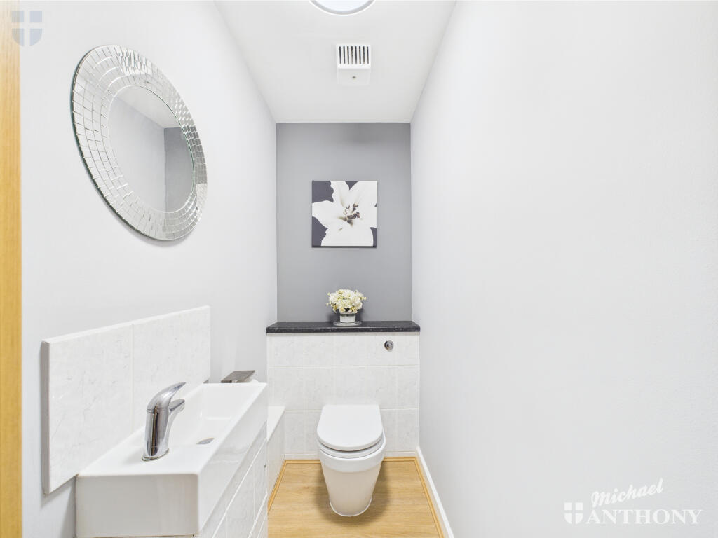 CAM03218G0-PR0656-STILL022