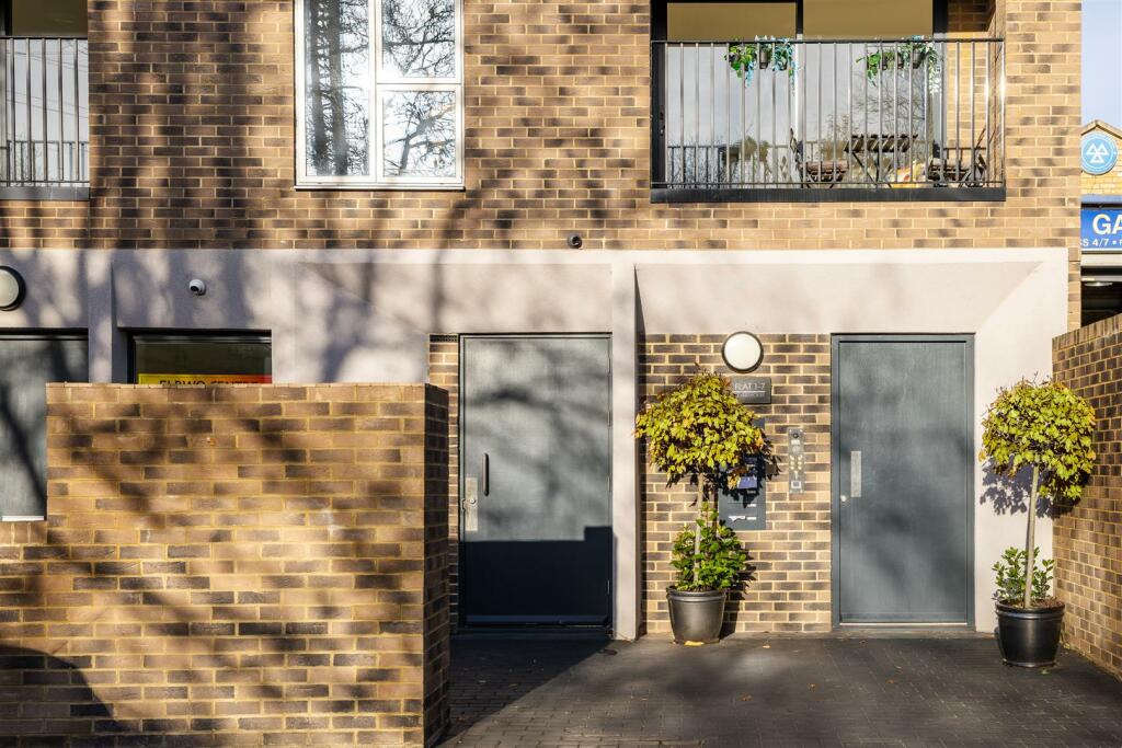 Clinton Road E7