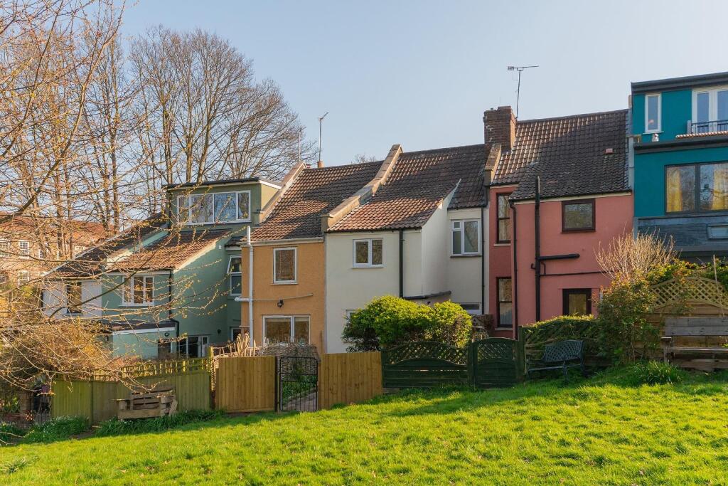 6C4HASG - External F.jpg