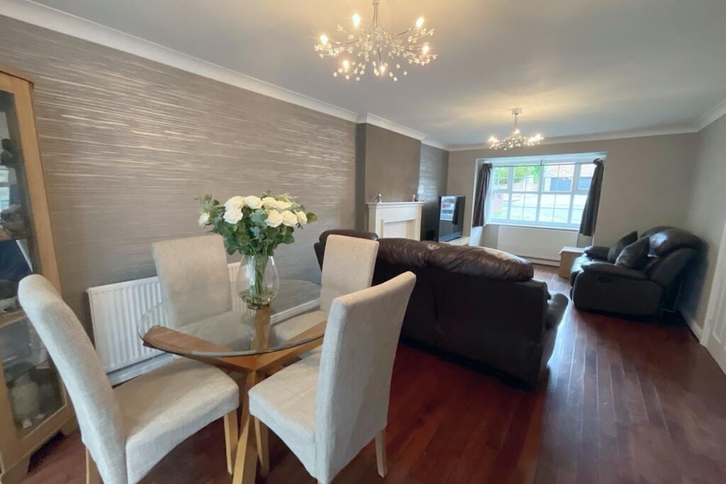 living room/diner