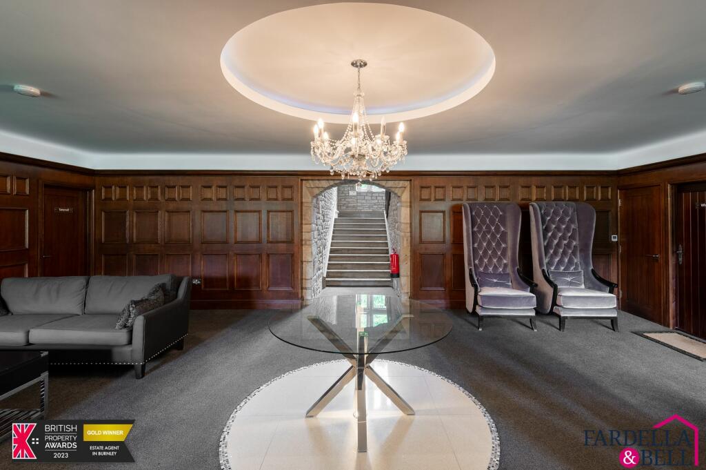 Entrance hallway - Main entrance