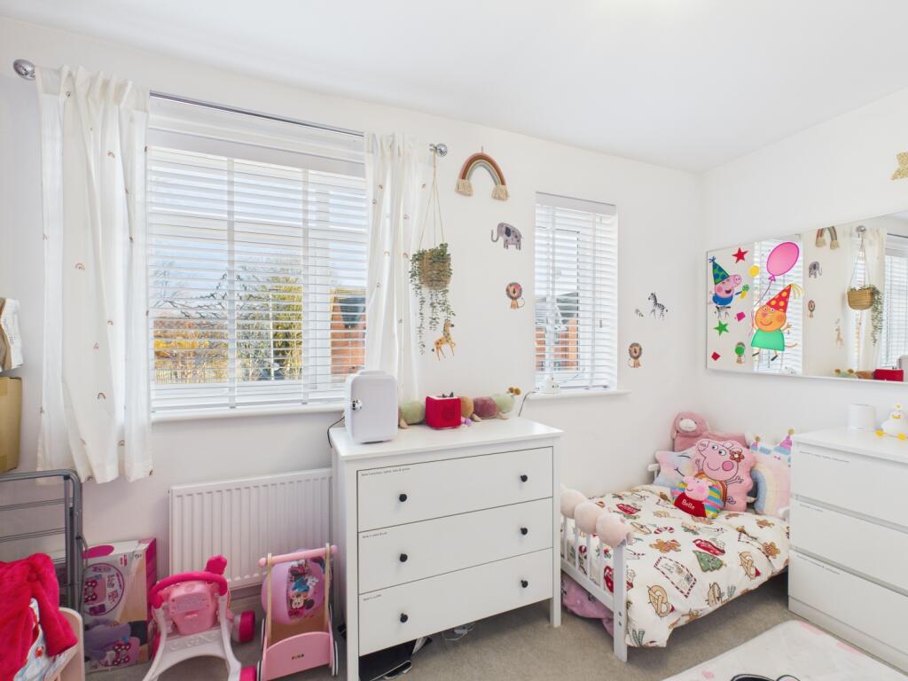 CAM03729G0-PR0199-STILL039