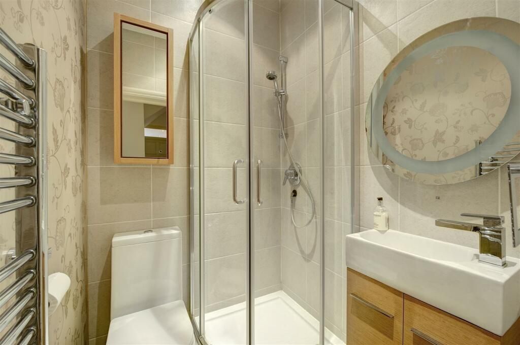 1 at 12 egerton gardens 339923 shower_RGB.jpg