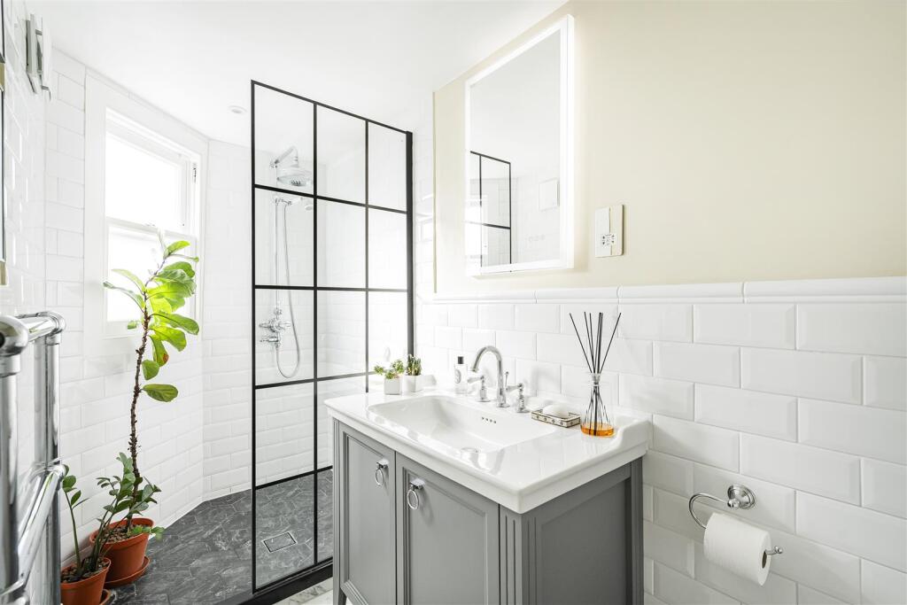 Principal Bathroom