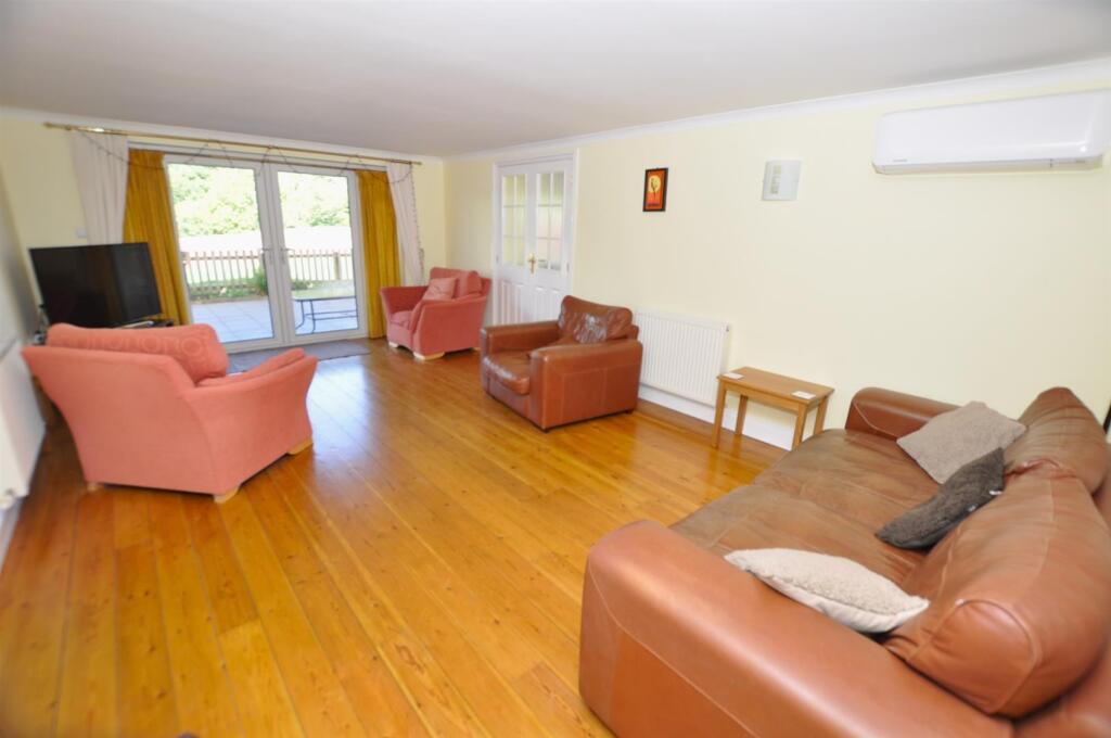 Lounge/Dining/Family Room