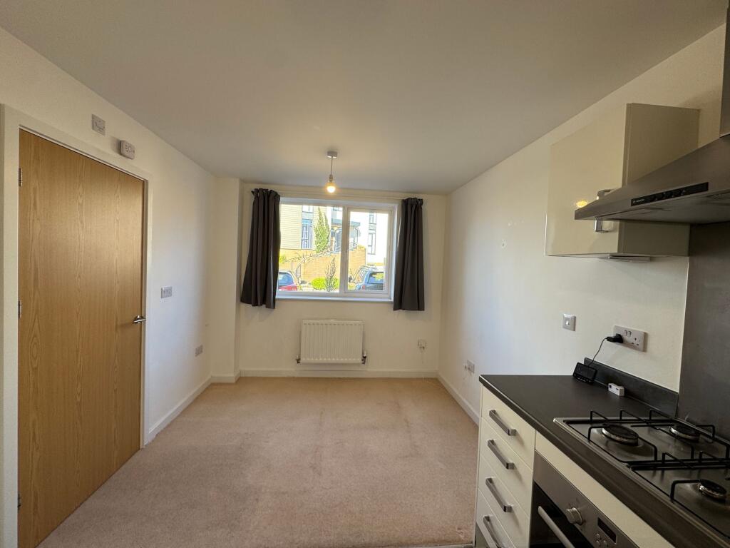 Kitchen diner in Firepool