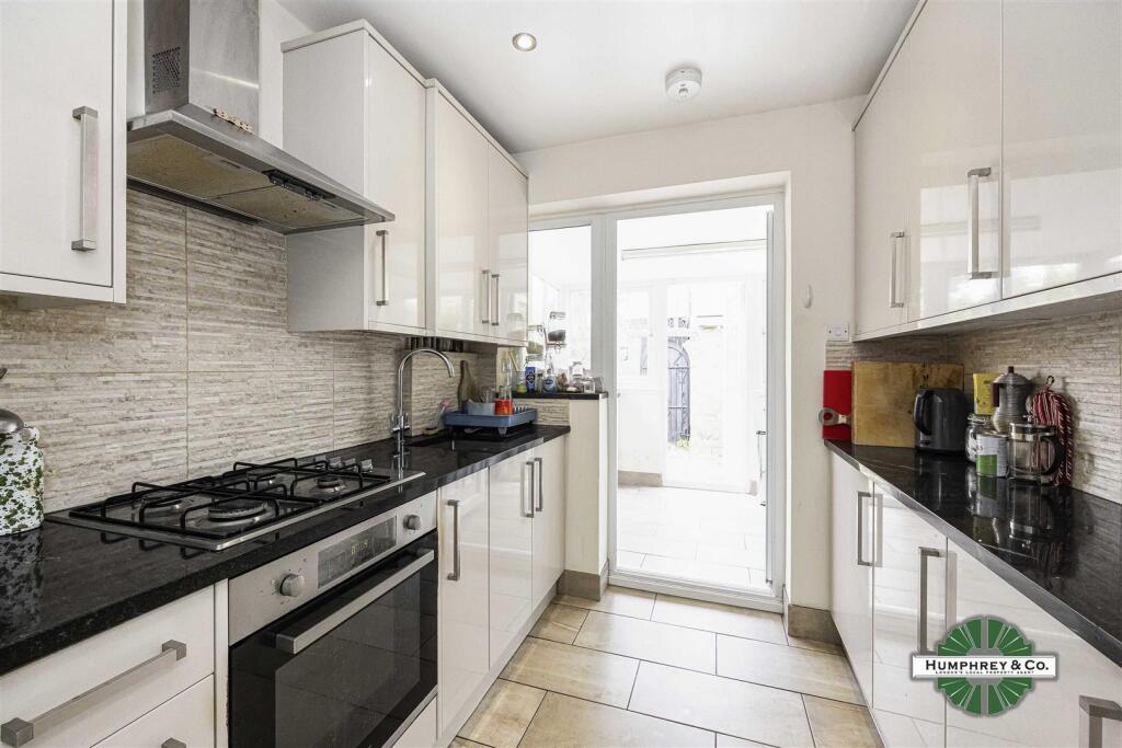 132 Lower Clapton Road -006.jpg