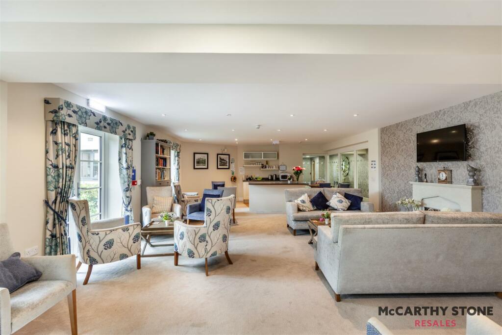 8602515-interior29.JPG