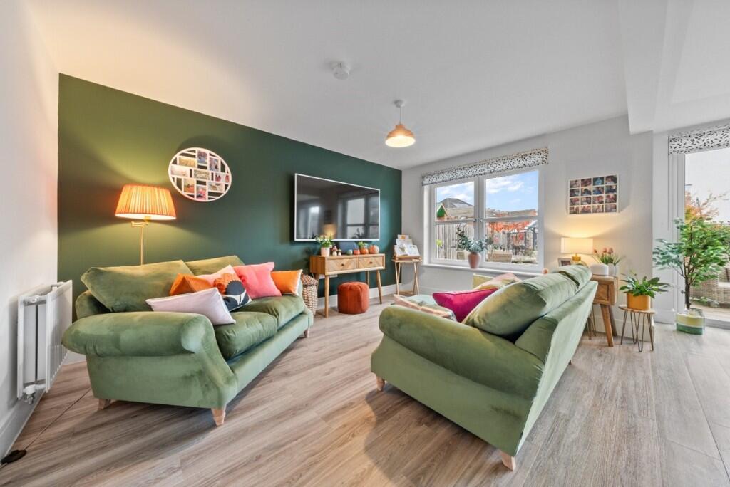 Lounge/Dining