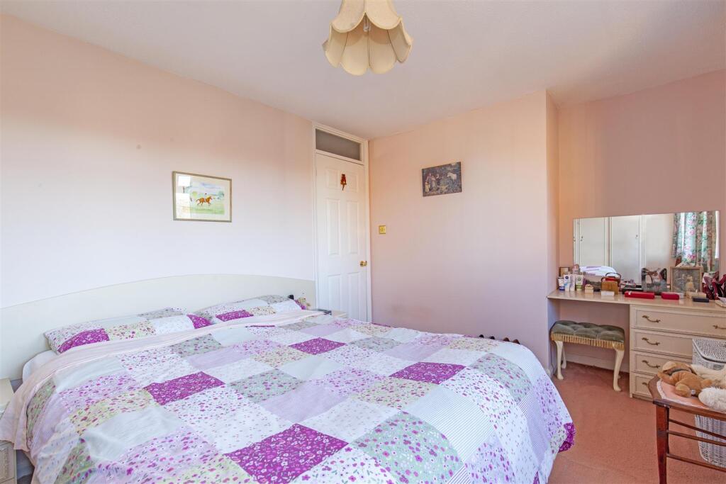 Bedroom 1-2.jpg