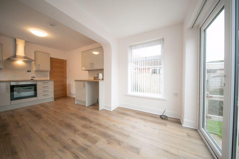 Kitchen &amp; dining room