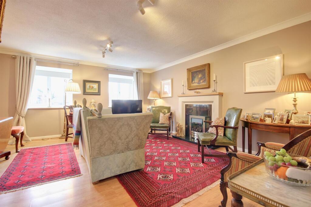 Albion Court (5).jpg