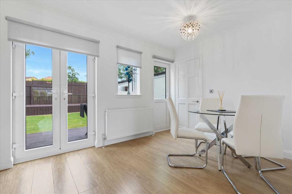Sitting/Dining Area