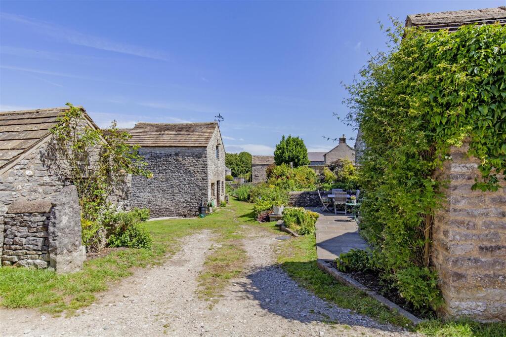 Rear External-16.jpg