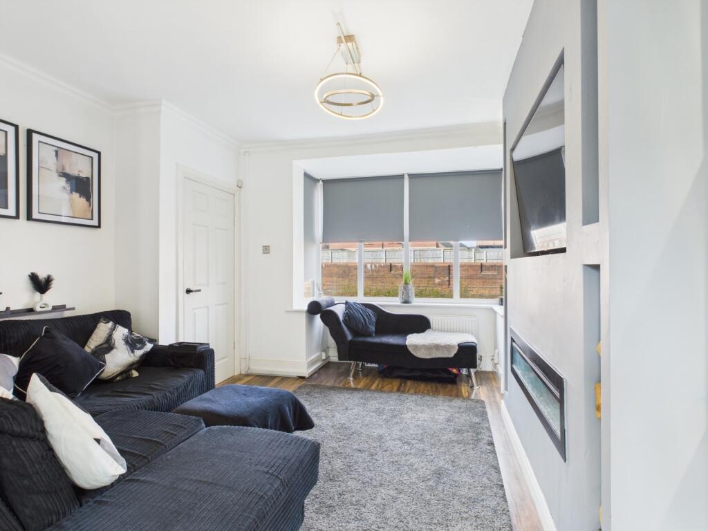 CAM04634G0-PR0025-STILL005