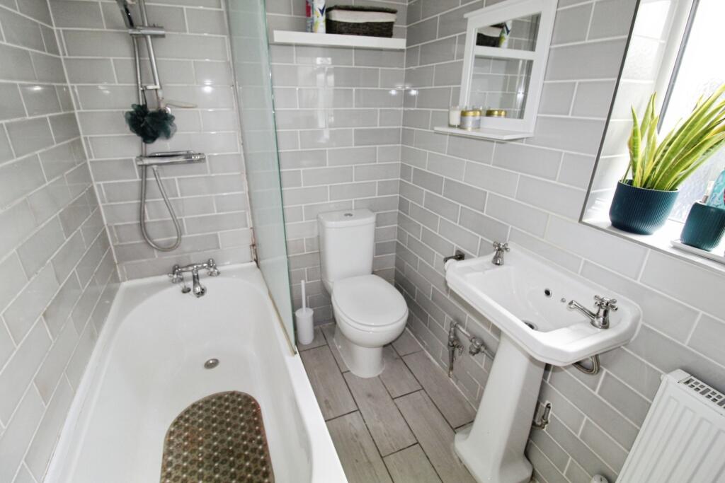 pbox-bathroom-314225.JPG
