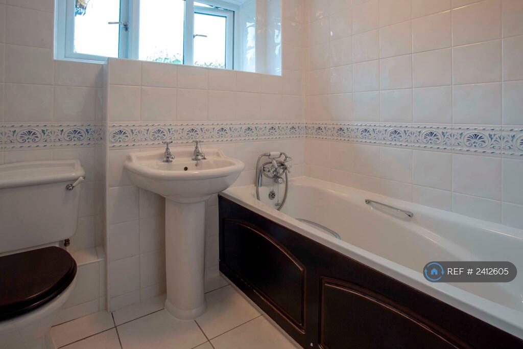 Main Bathroom Upstairs
