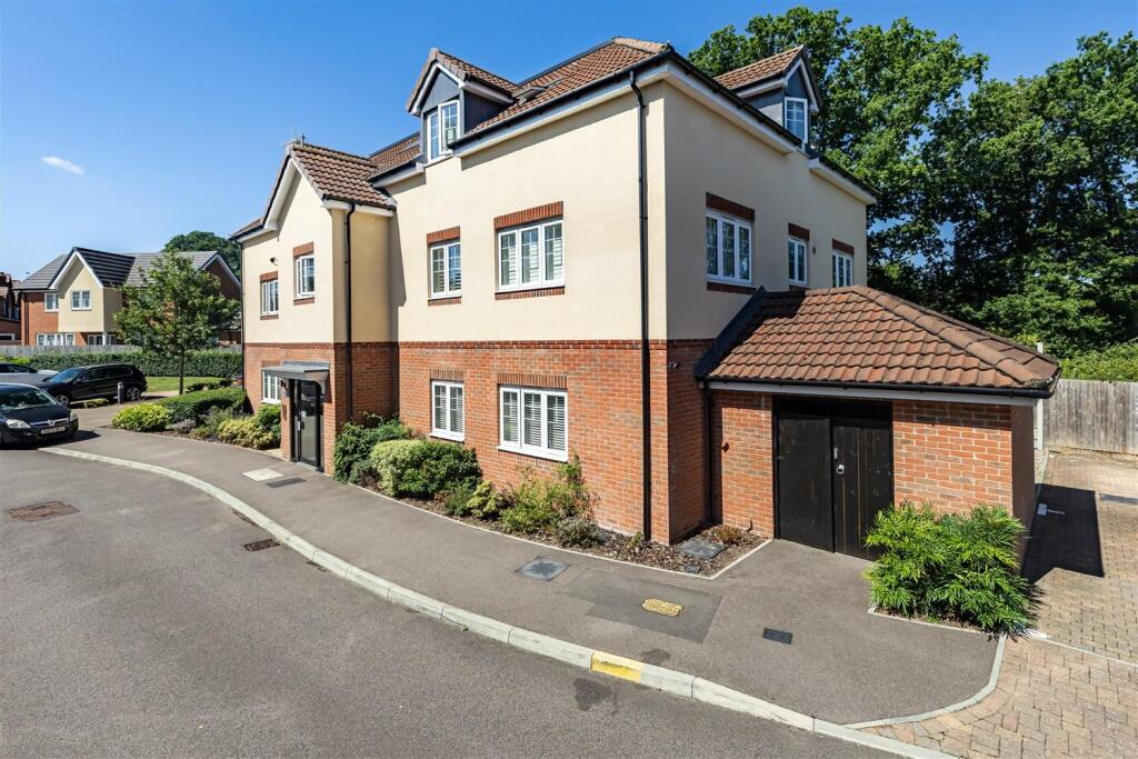 2 Archer Close  (14).jpg