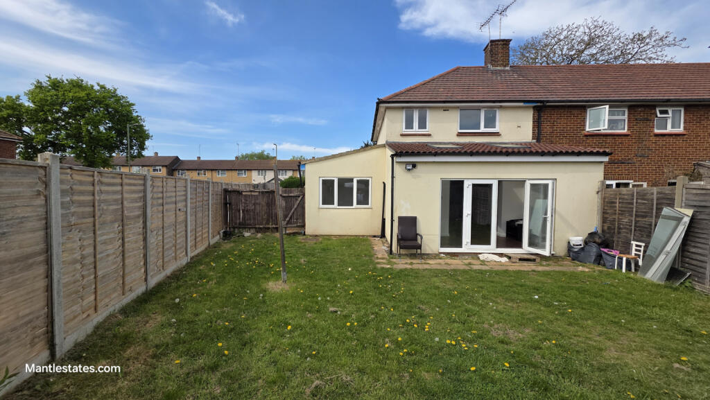 4 Bedroom End of Terraced House