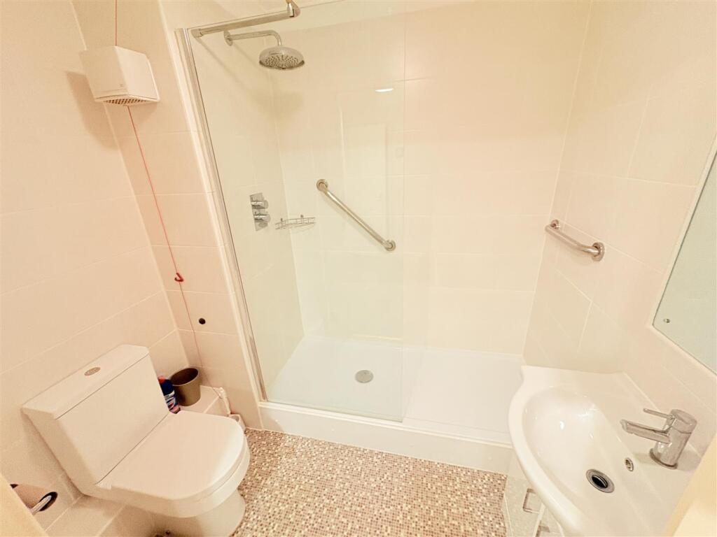 Bathroom/Shower Room