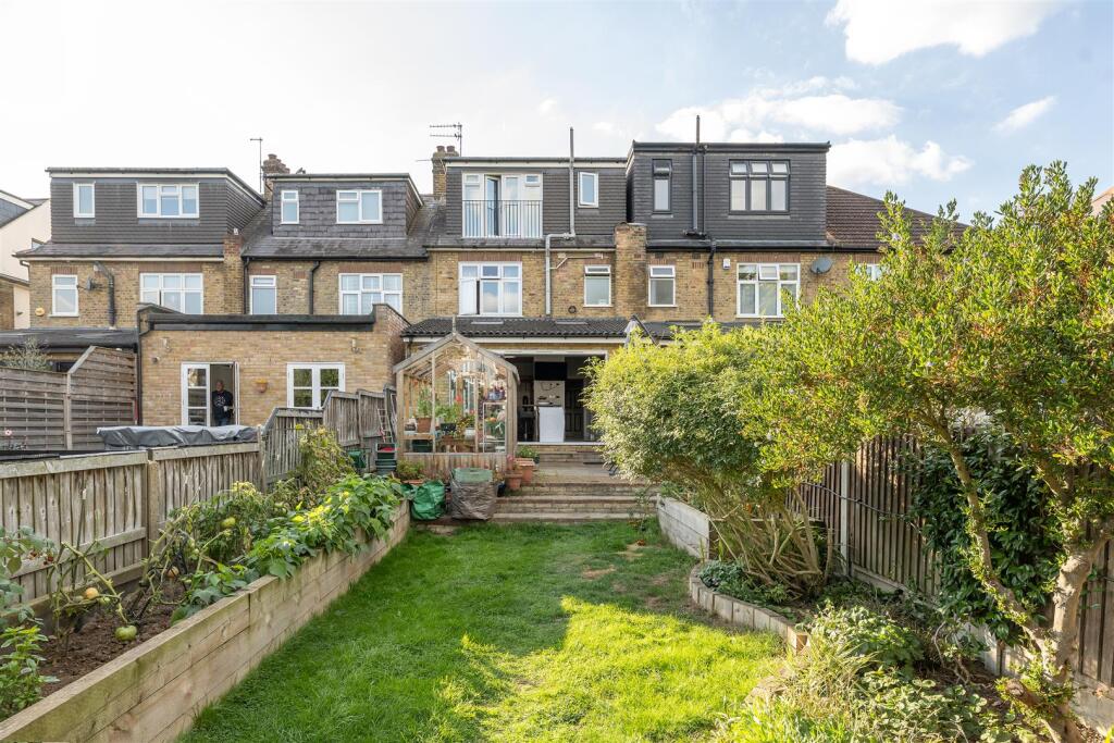 Grenville Gardens, IG8