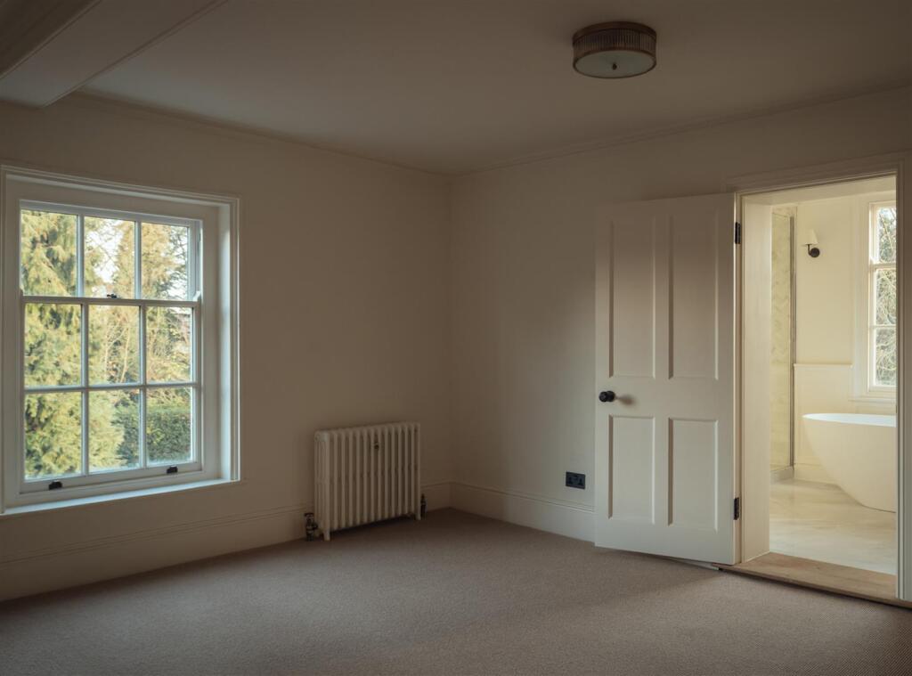 ManorHouse-Bed2.jpg