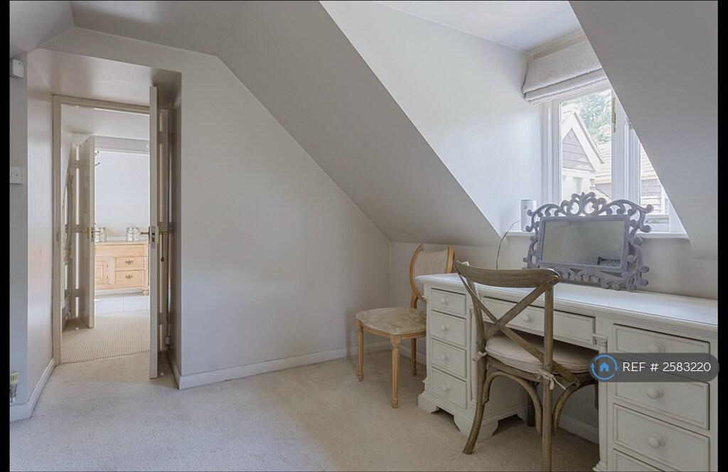 Option Bedroom 3 / Study / Clothes Rails / Storage