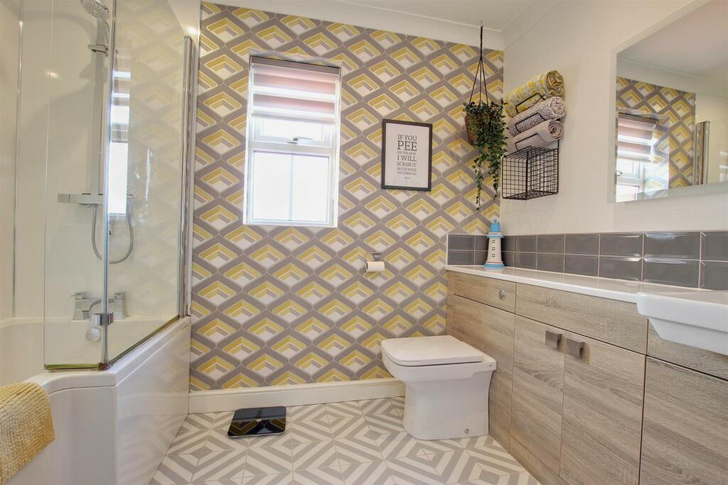 BATHROOM / WC