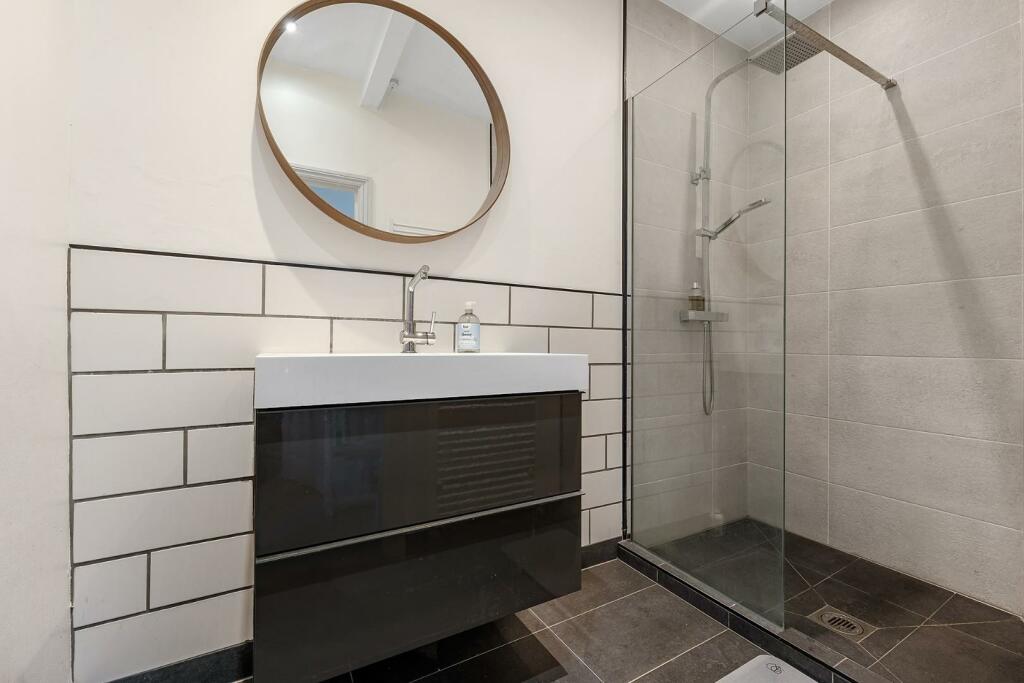 Bathroom (1).JPG