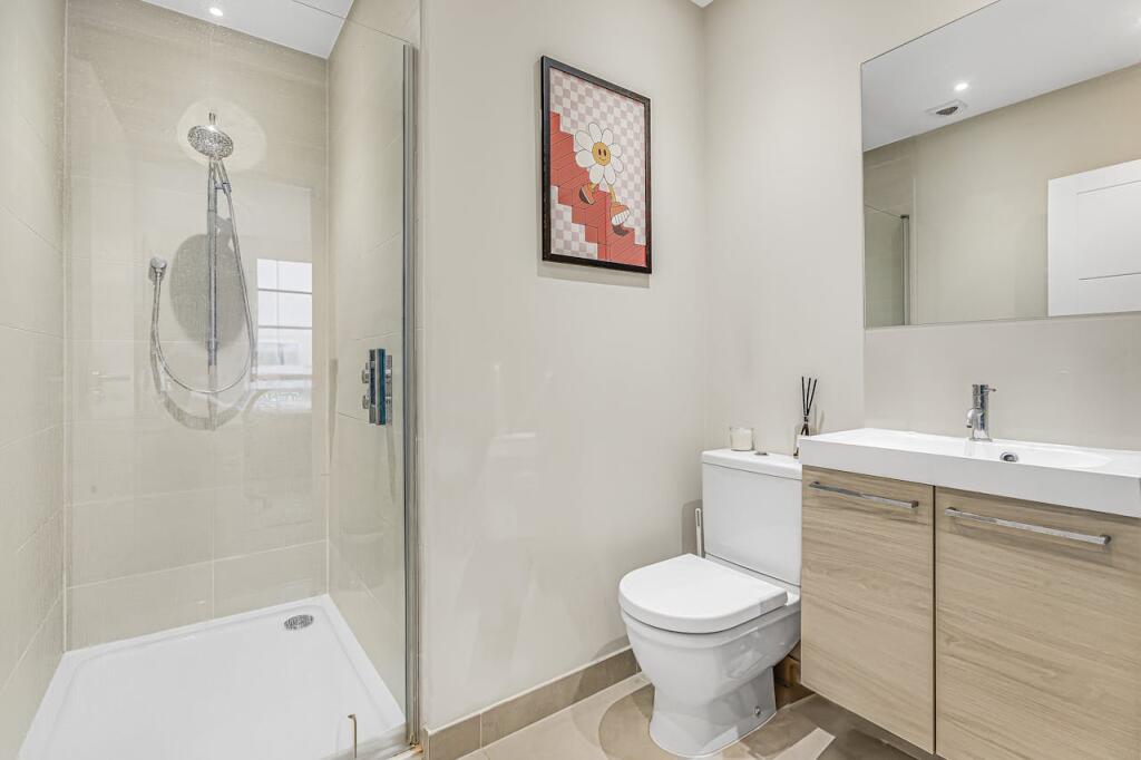 Daniel_Watney121a_Putney_High_Street3.jpg