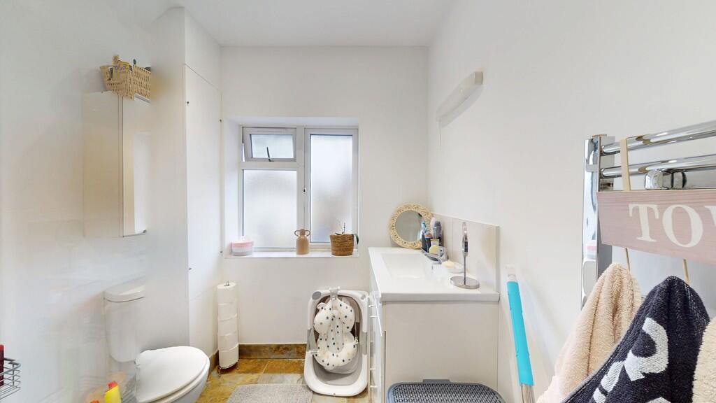 Shower Room - Ang...