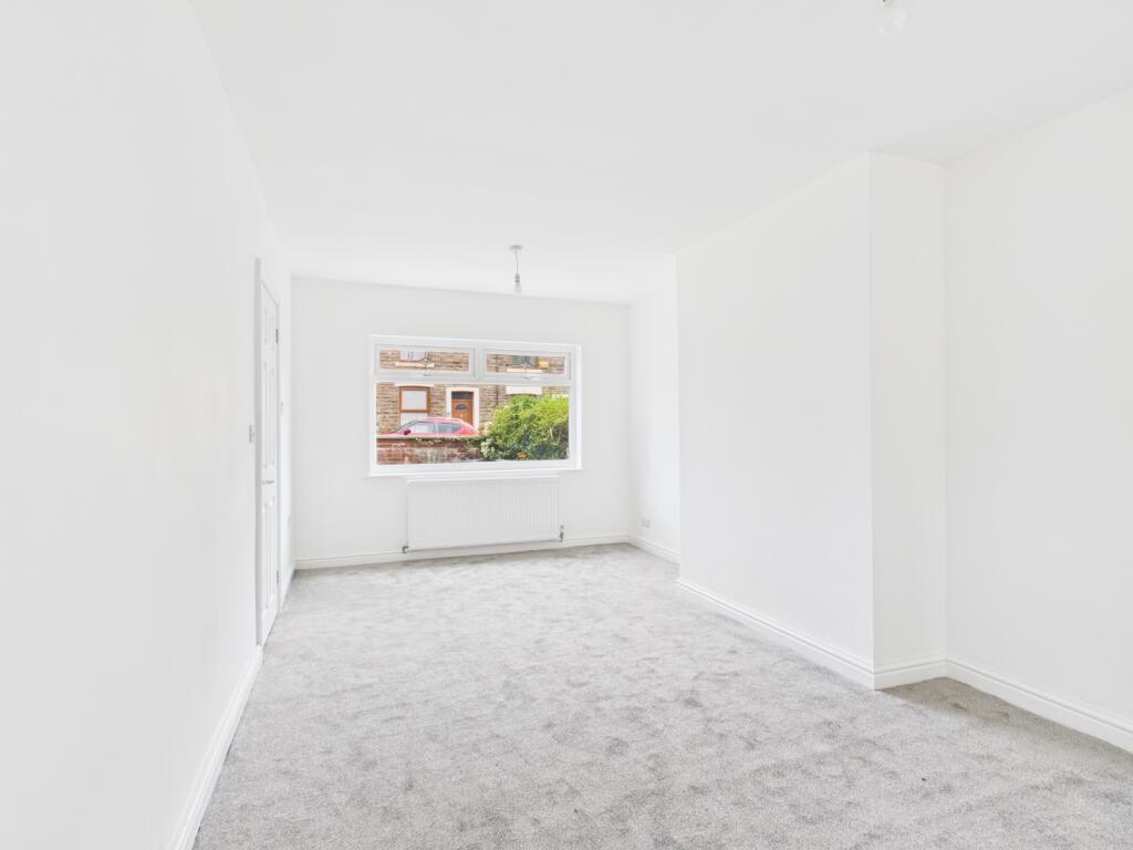 CAM03729G0-PR0100-STILL002