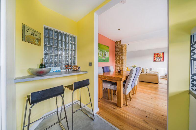 Kitchen/ Breakfast Area