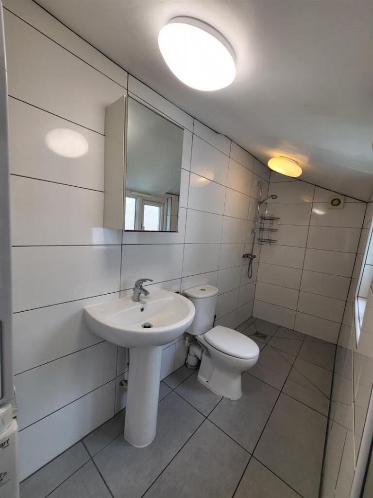 cheltenham bathroom .jpg