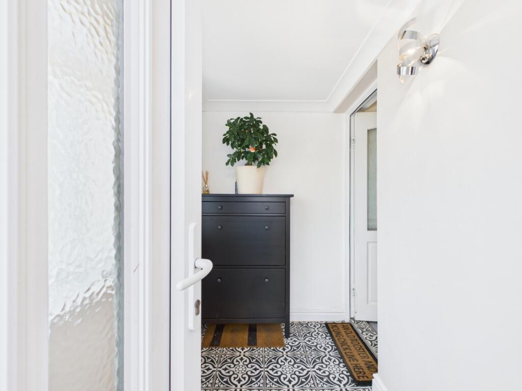 CAM02386G0-PR0123-STILL009