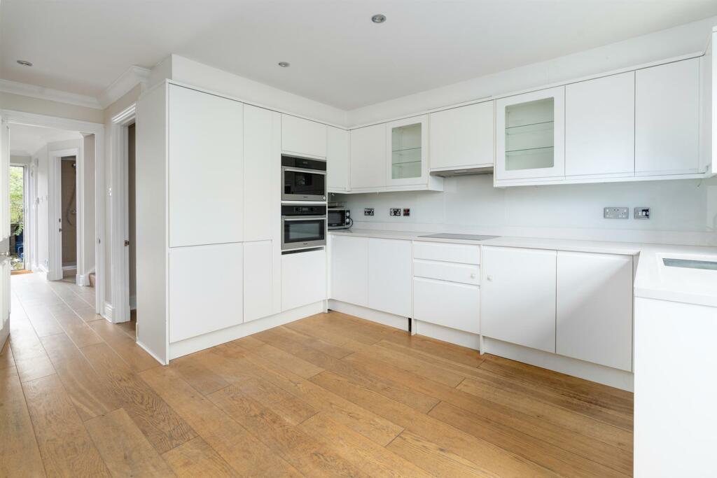Kitchen Photo 2.jpg