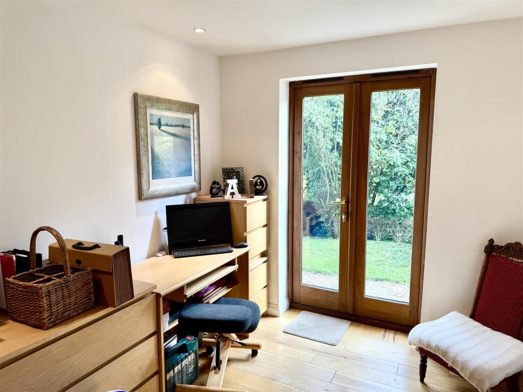 BEDROOM 3/STUDY
