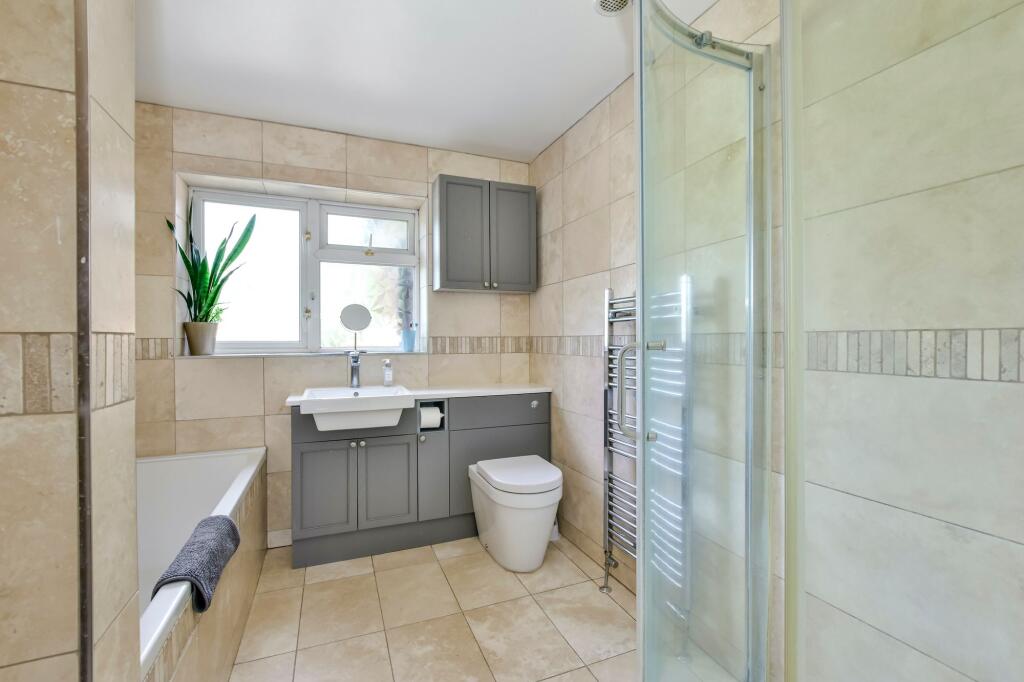 FAMILY 4-PIECE BATHROOM