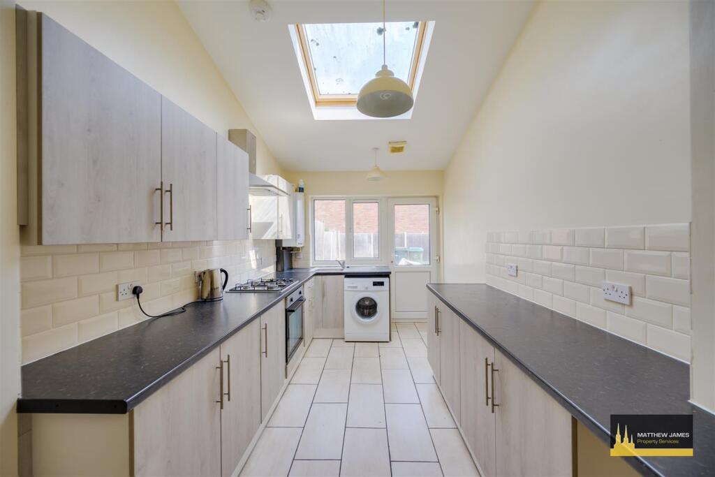 Kitchen/ Dining