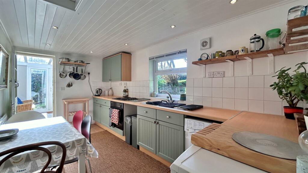 Kitchen 2.jpg