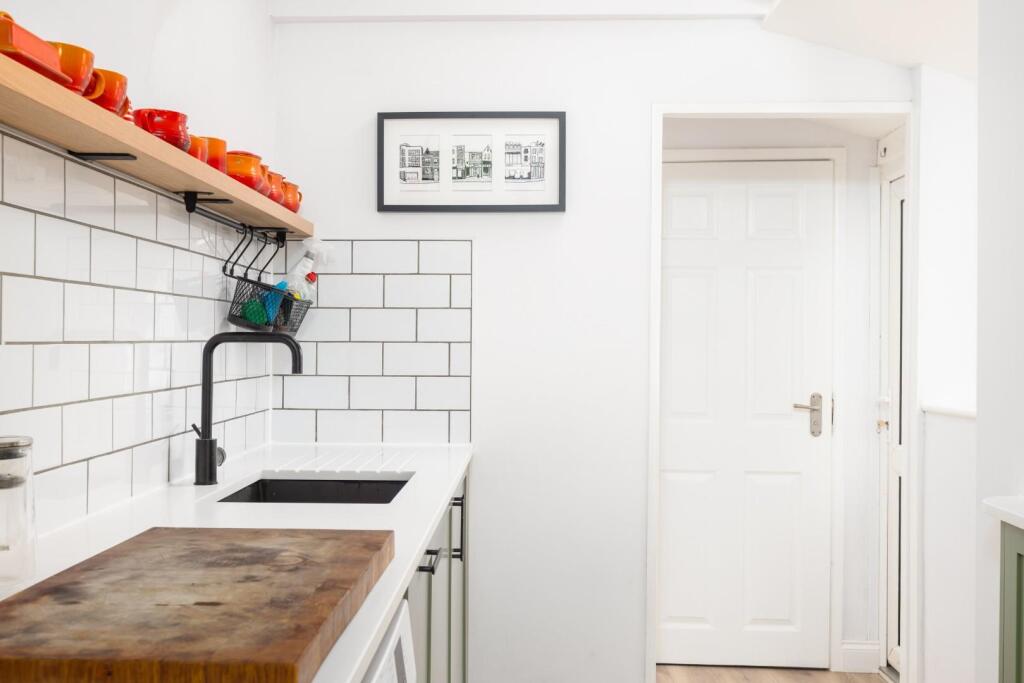 15 Stuart Street, BS5-27.jpg