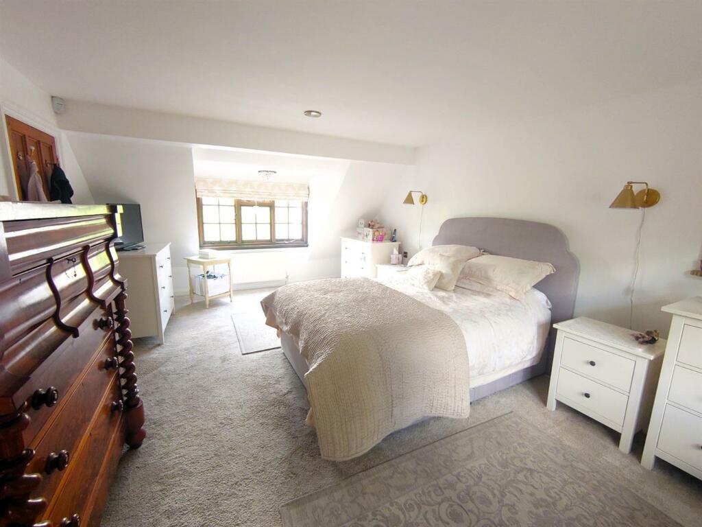 Master Bedroom.JPG