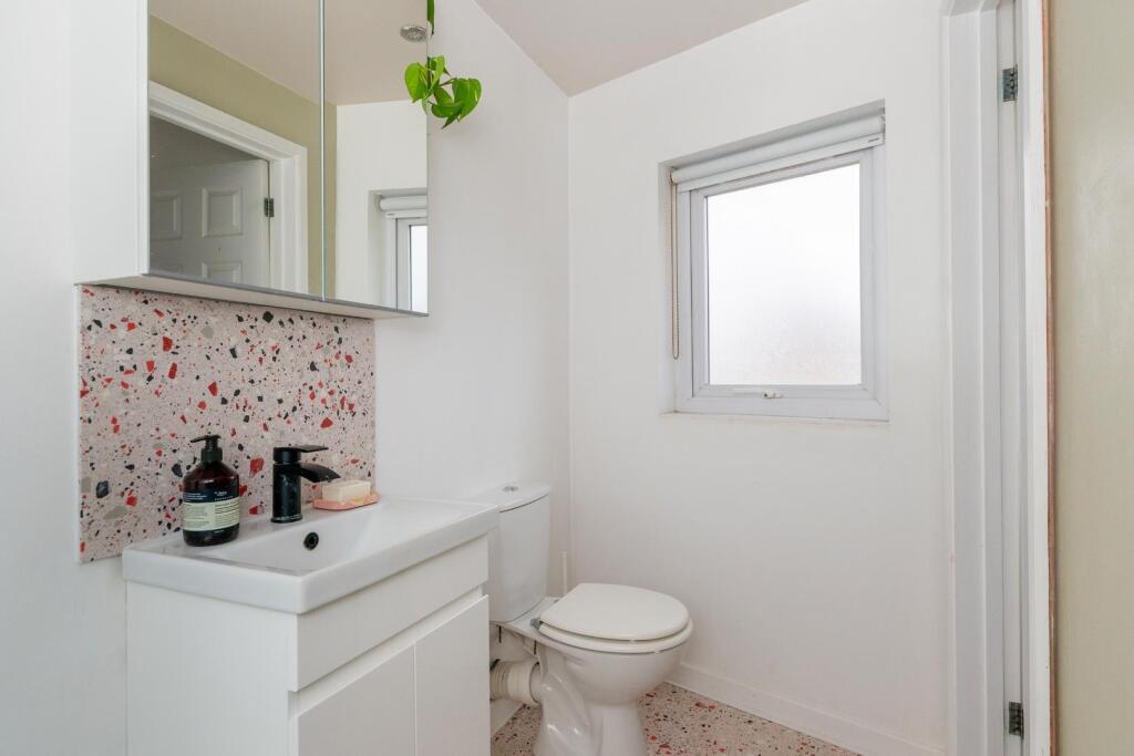 1B7R4BR - Ensuite A.jpg